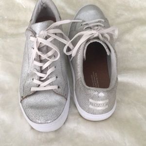 Size 9 TOMS Metallic Silver Leather Sneaker